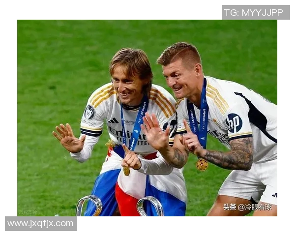 当传奇落幕绿茵含泪告别那些足球巨星最后的身影