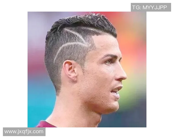 足球明星发型刻痕背后的独特意义与文化象征探秘